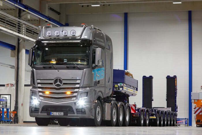 500ste Mercedes-Benz Actros SLT Schwerlastzugmaschine an TSB Transport-Service Beitinger übergeben