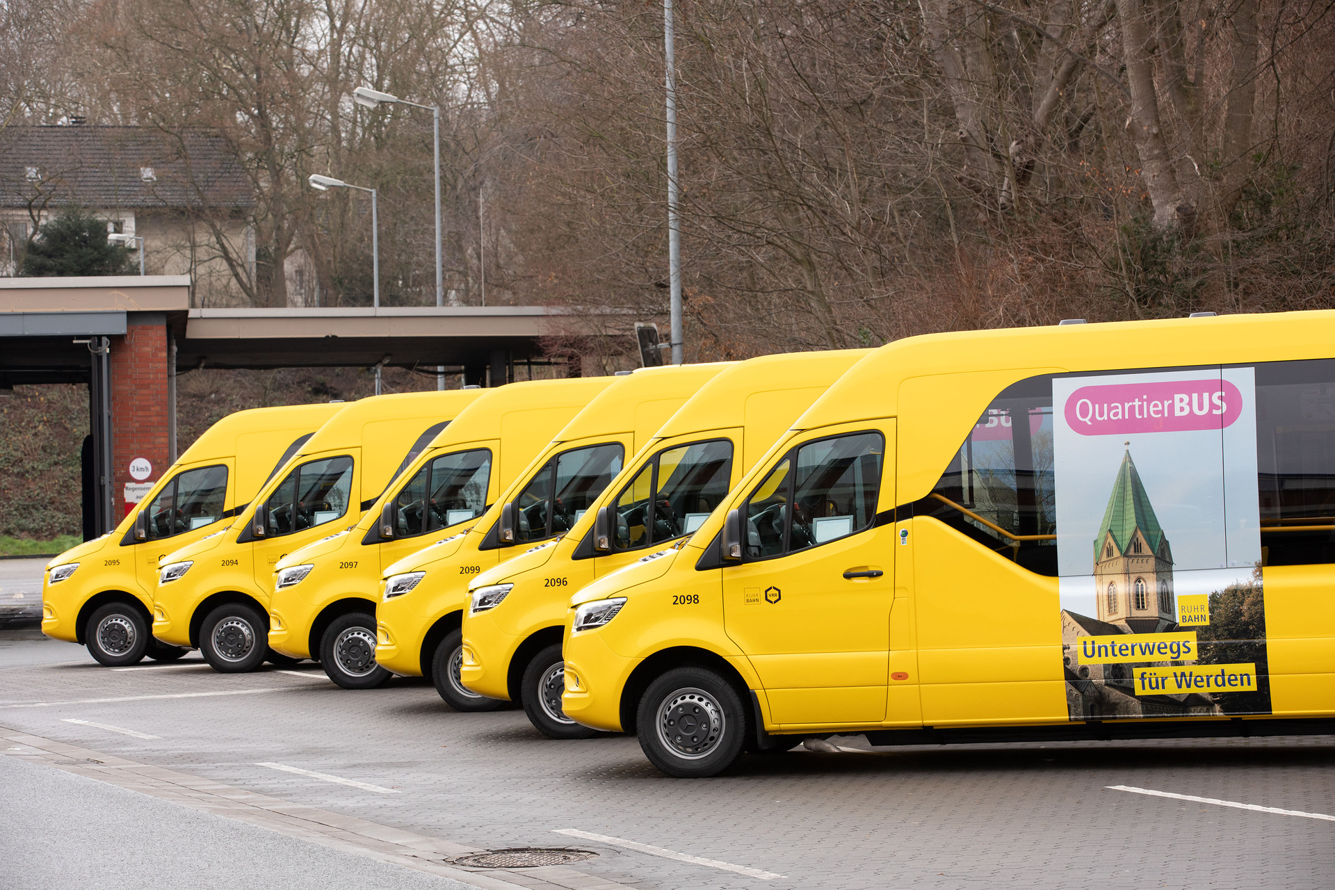 Minibusse mit Stern verbinden: Sechs neue Sprinter City 75 bedienen die neuen Quartierbuslinien der Ruhrbahn in Essen