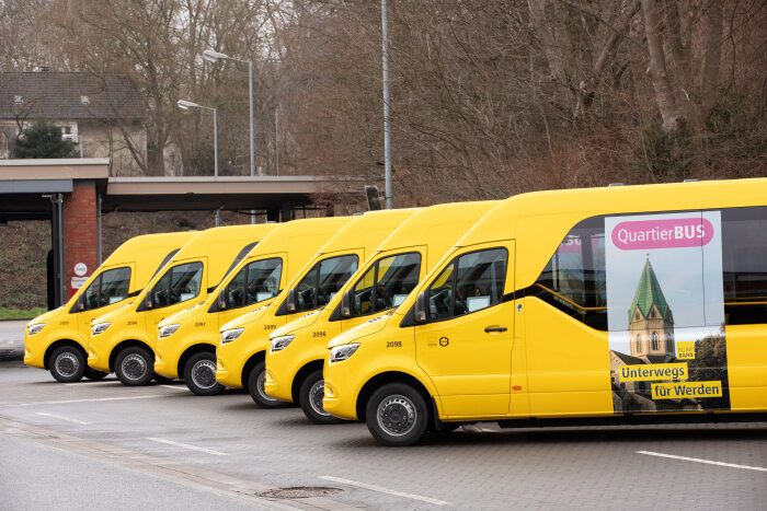Minibusse mit Stern verbinden: Sechs neue Sprinter City 75 bedienen die neuen Quartierbuslinien der Ruhrbahn in Essen