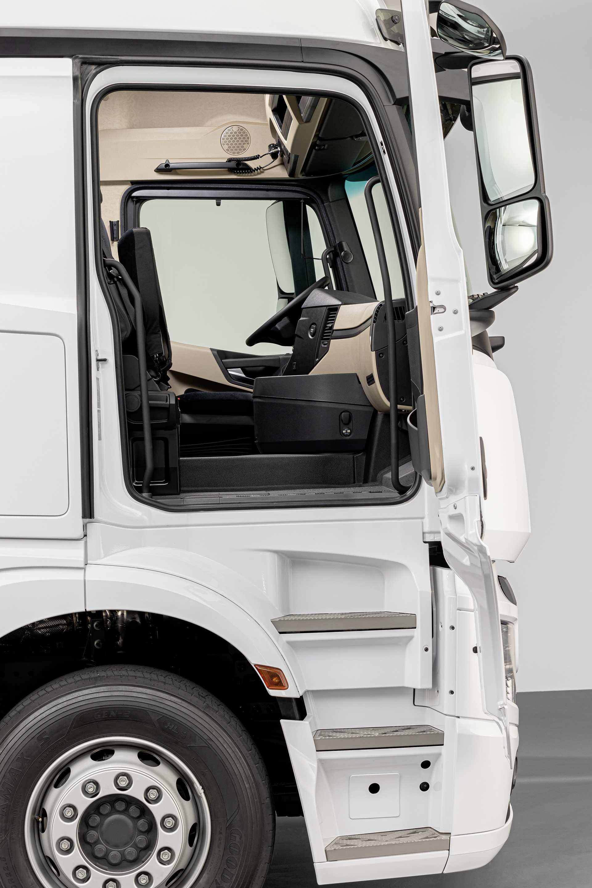 Neue Lkw-Modelle der Actros-Baureihe jetzt bestellbar: Verkaufsstart von Actros F und Edition 2