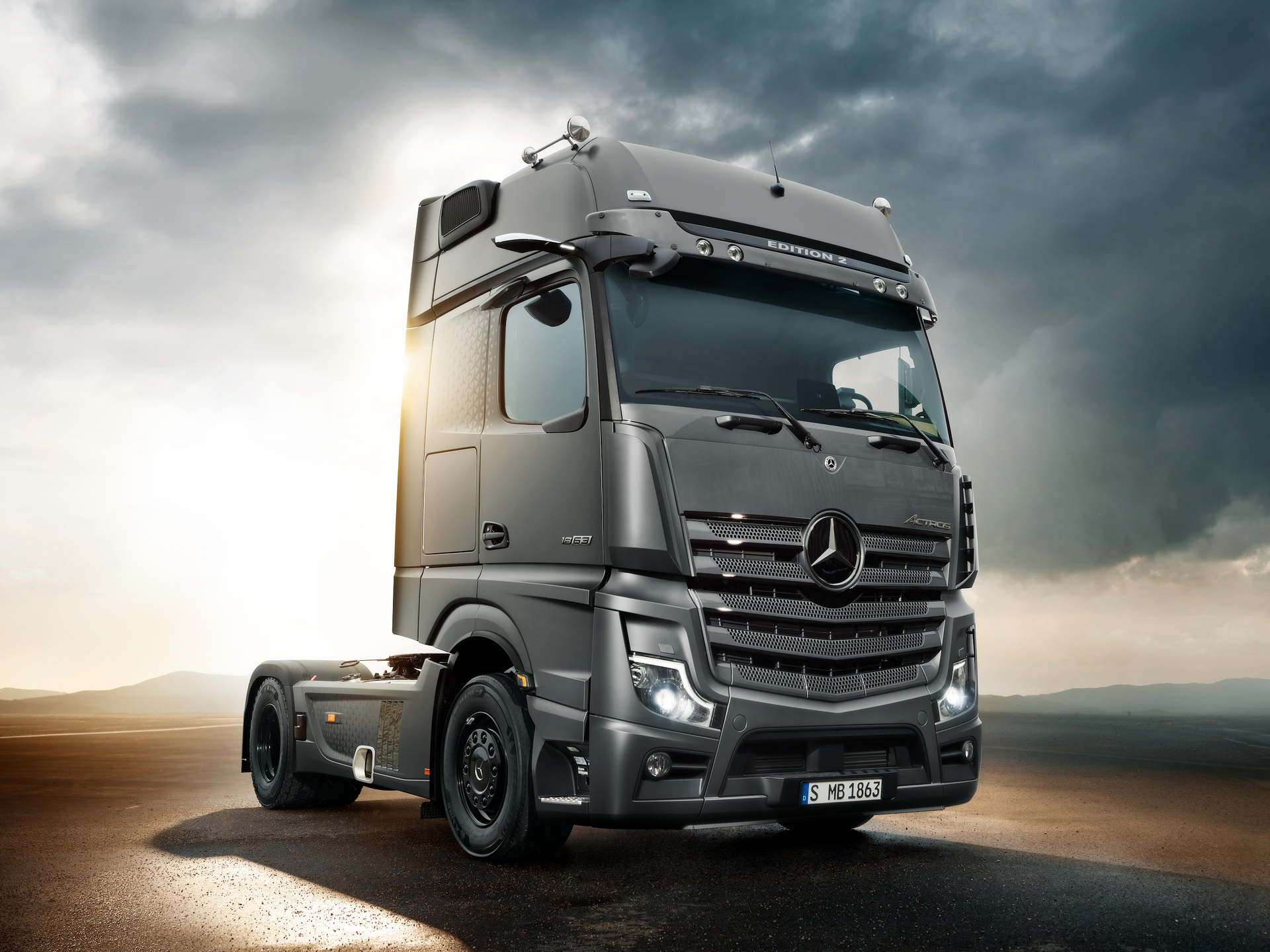 Neue Lkw-Modelle der Actros-Baureihe jetzt bestellbar: Verkaufsstart von Actros F und Edition 2