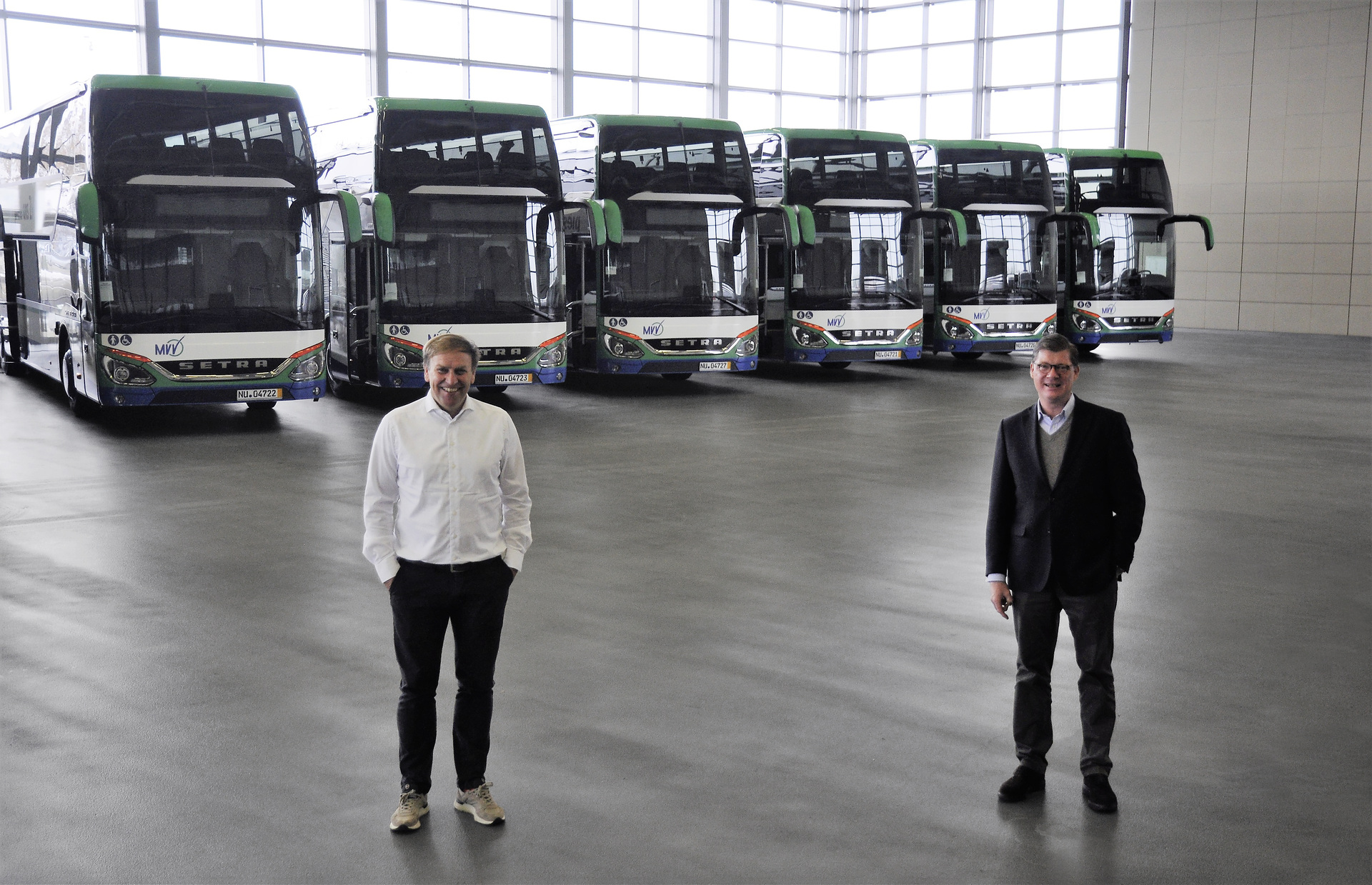 Martin Geldhauser übernahm die neuen Setra Busse von Till Oberwörder, Leiter Daimler Buses.
19 neue Setra Omnibusse für Geldhauser