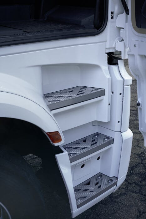 New truck models of the Actros range now available for order: sales start of Actros F and Edition 2