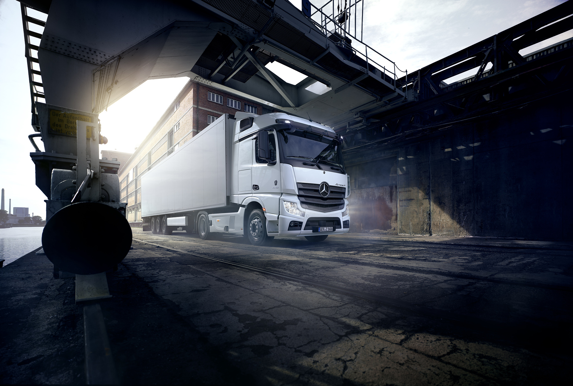 Neue Lkw-Modelle der Actros-Baureihe jetzt bestellbar: Verkaufsstart von Actros F und Edition 2