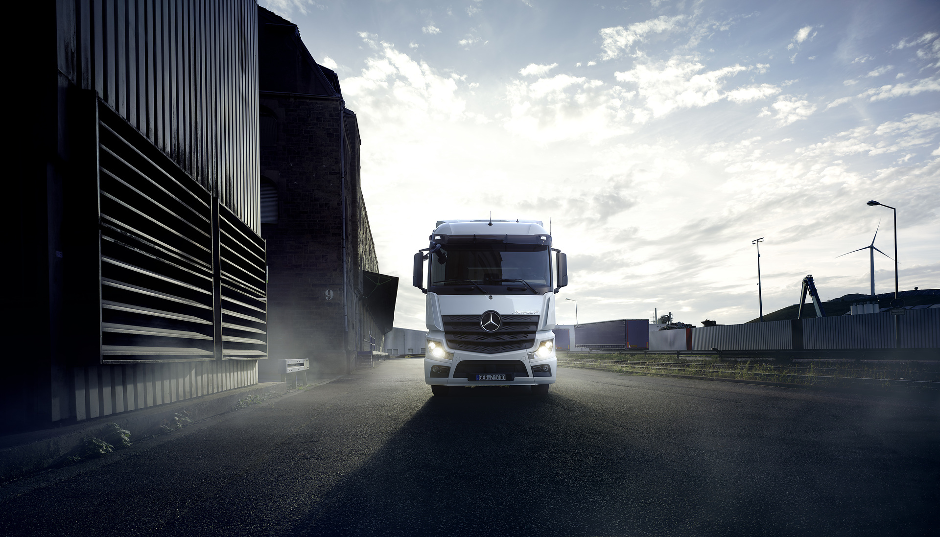 Neue Lkw-Modelle der Actros-Baureihe jetzt bestellbar: Verkaufsstart von Actros F und Edition 2