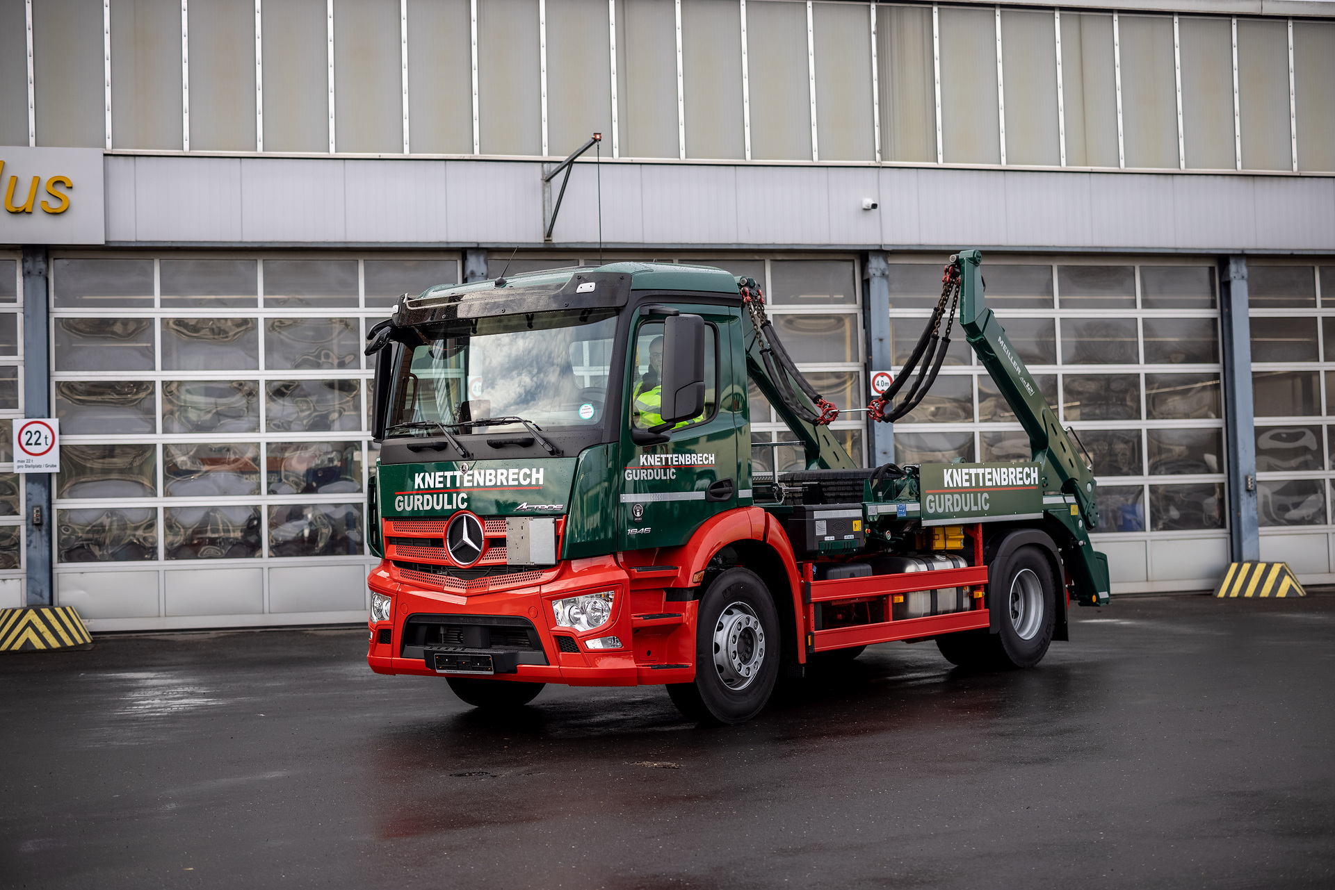 Major Order Actros & Arocs Großauftrag: Knettenbrech + Gurdulic übernimmt die ersten von mehr als 100 Fahrzeugen