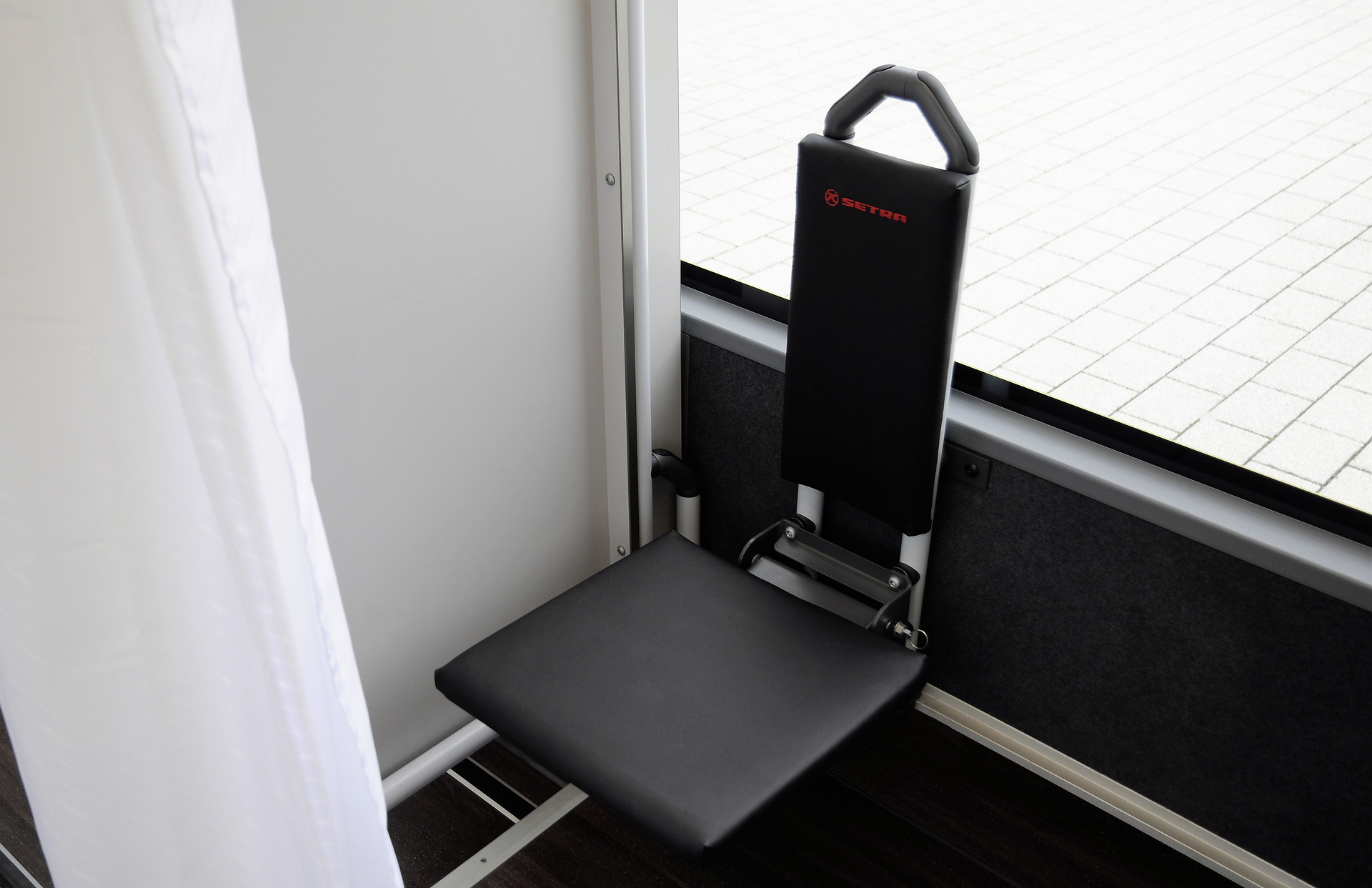 Setra S 415 LE business - Mobiler Impfbus Setra LE business wird mobiles Impfzentrum
