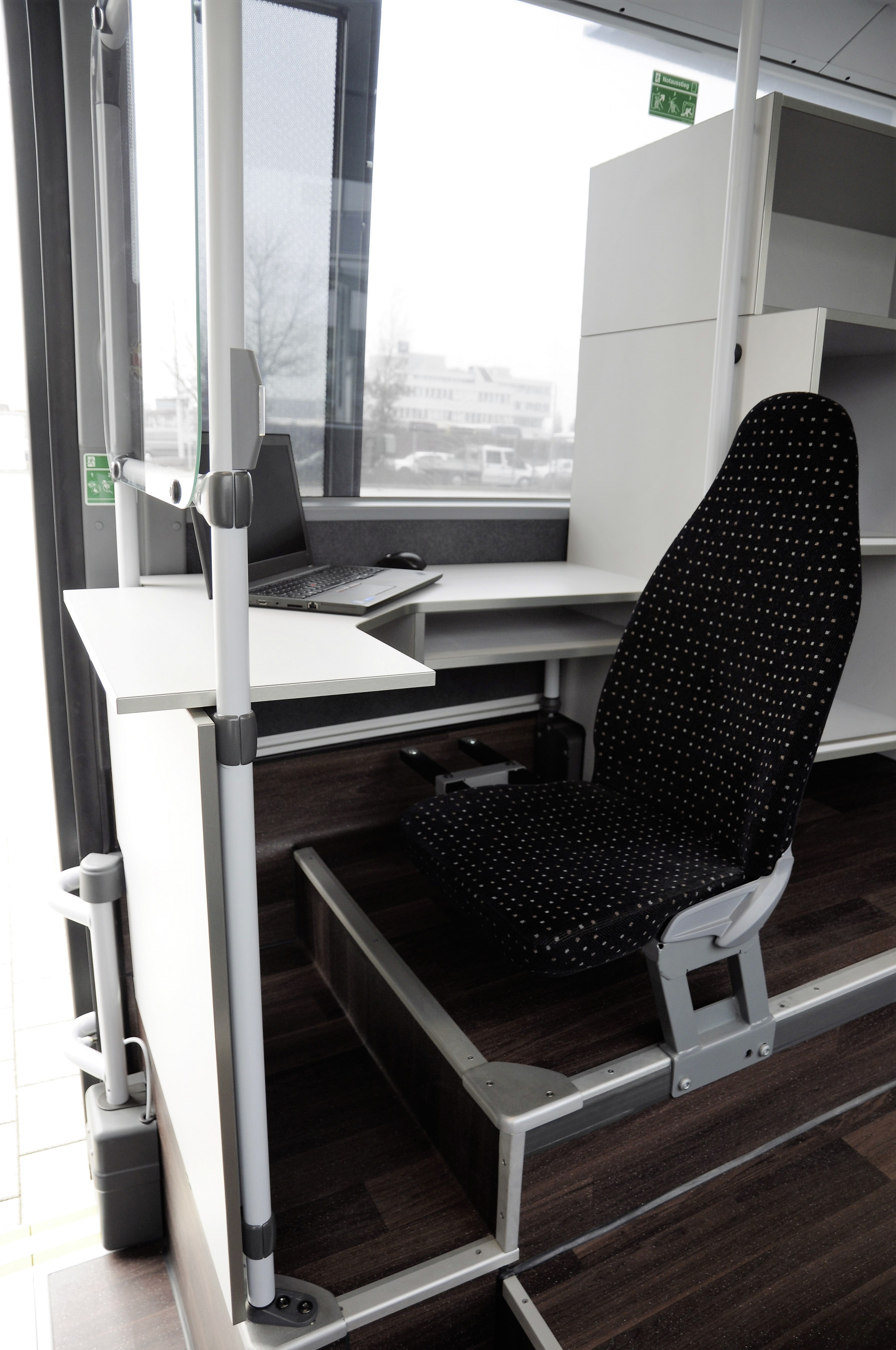 Setra S 415 LE business - Mobiler Impfbus Setra LE business wird mobiles Impfzentrum