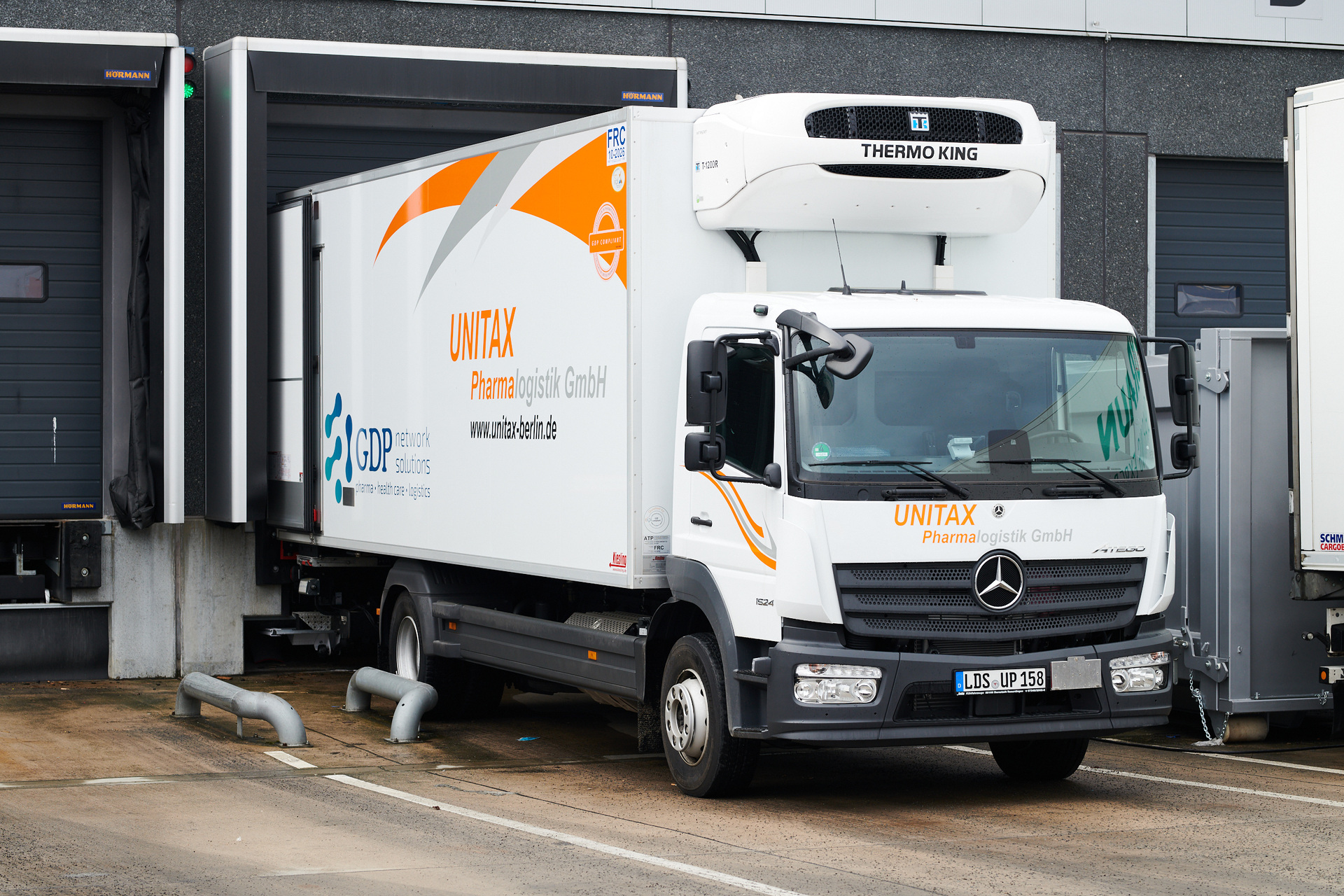 Covid-19 – Unitax nutzt Mercedes-Benz Atego für den Impfstofftransport in Brandenburg