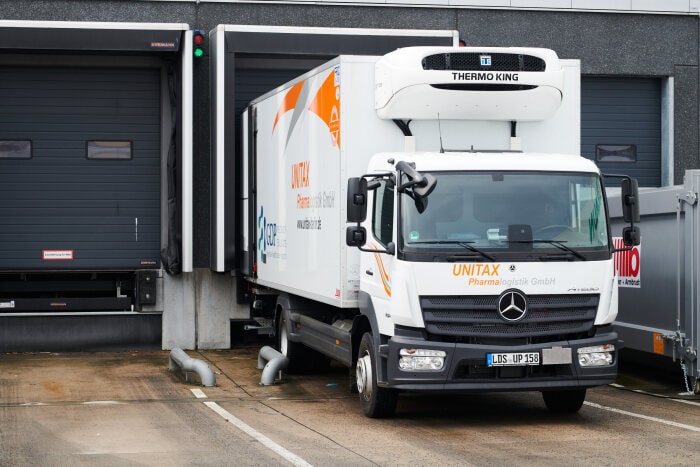 Covid-19 – Unitax nutzt Mercedes-Benz Atego für den Impfstofftransport in Brandenburg