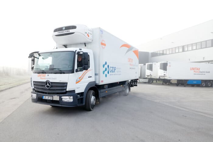 Covid-19 – Unitax nutzt Mercedes-Benz Atego für den Impfstofftransport in Brandenburg