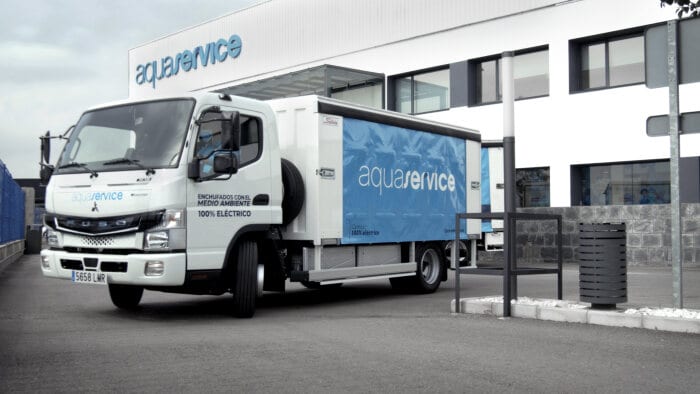 Hola, FUSO eCanter! Daimler Trucks' batterieelektrischer Stadt-Lkw debütiert in Spanien