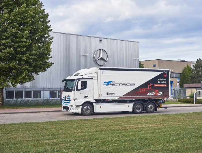 Planned comparison with catenary trucks: Since January, the battery-electric Mercedes-Benz eActros has been driving up to 300km daily on a future catenary route