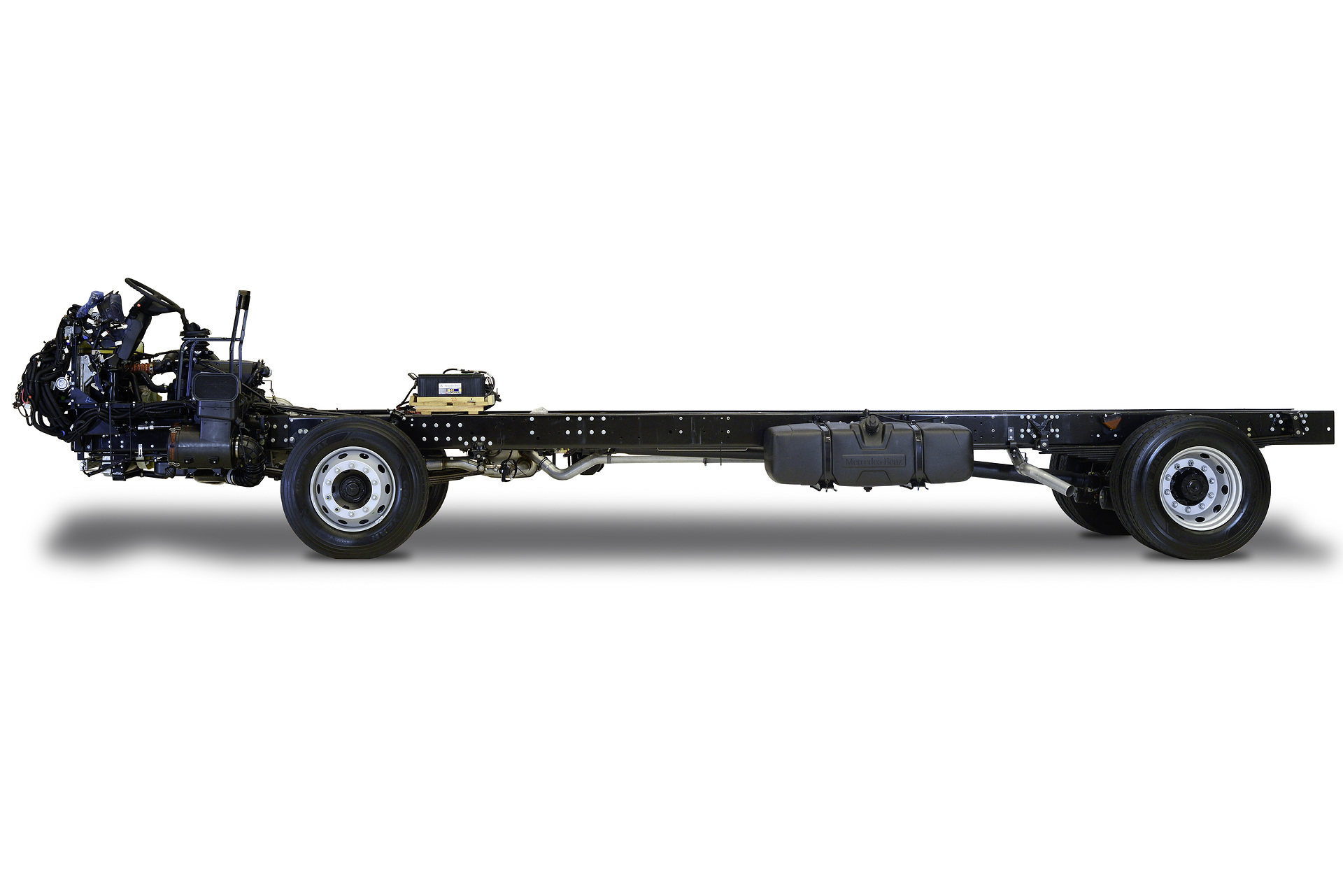 Thanks to its "plug and play" characteristics, the new Mercedes-Benz OF 1621 is a chassis that comes ready for bodybuilding, thereby ensuring more speed, less interference and less repositioning of components, not to mention fewer adjustments to the exhaust system, brake systems and chassis frame supports. Daimler Buses launches bus chassis especially for chartered transport services on the Brazilian market