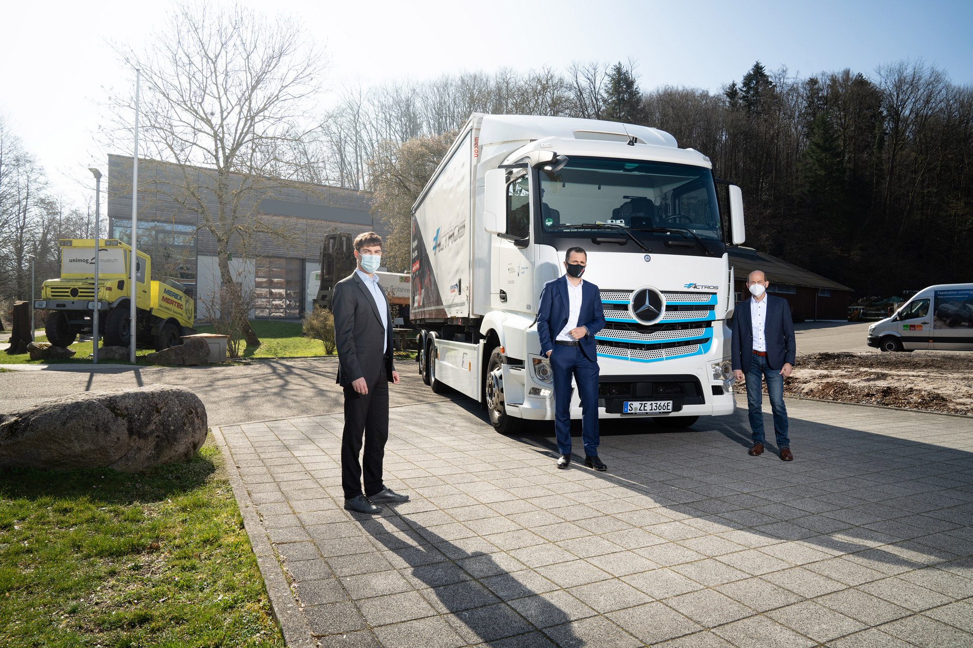 Dr. Manfred Schuckert, Rainer Schmitt, Dr. Dalibor Dudic Dr. Manfred Schuckert, Rainer Schmitt, Dr. Dalibor Dudic