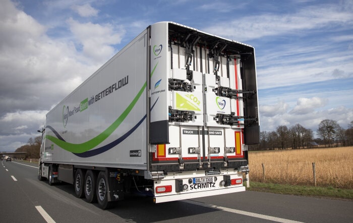 Gegenwind mit Wirkung – weniger Kraftstoff und CO2: Mercedes-Benz Trucks, die Vion Food Group, Schmitz Cargobull und Betterflow präsentieren hocheffizienten Sattelzug