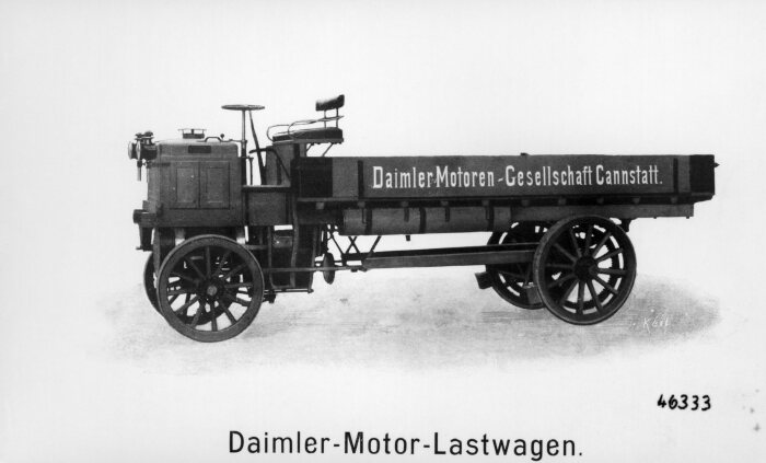 Der erste Lkw der Welt wird von Gottlieb Daimler im Jahr 1896 gebaut