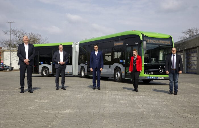 Premiere für den eCitaro G mit neuen Lithium-Ionen-Batterien: Mercedes-Benz liefert erste vollelektrisch angetriebene Gelenkbusse an die ÜSTRA in Hannover aus