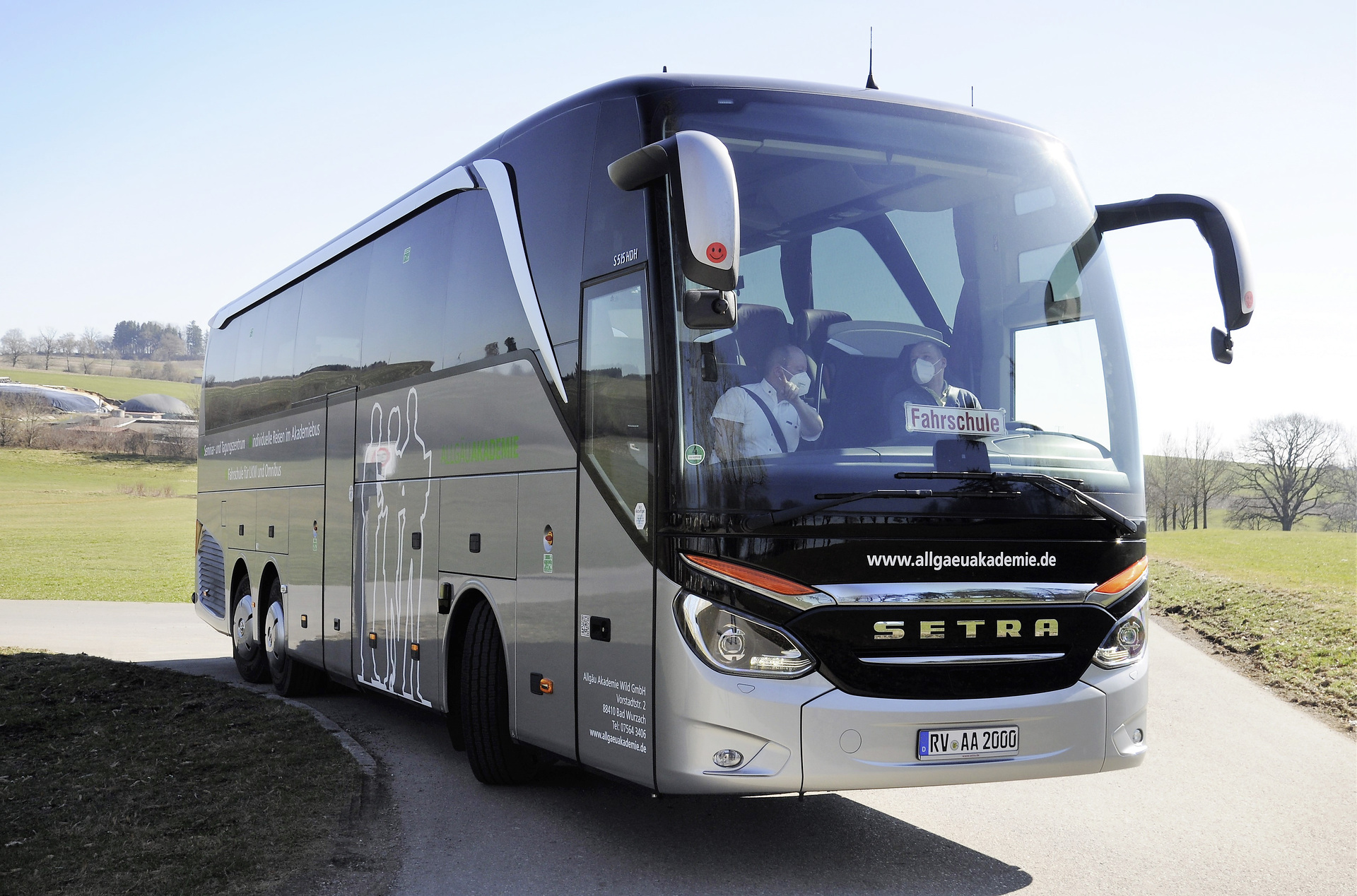 Der Reisebus der Setra TopClass wird von der Wild Akademie für Aus- und Weiterbildungen eingesetzt. Setra – von Anfang an
