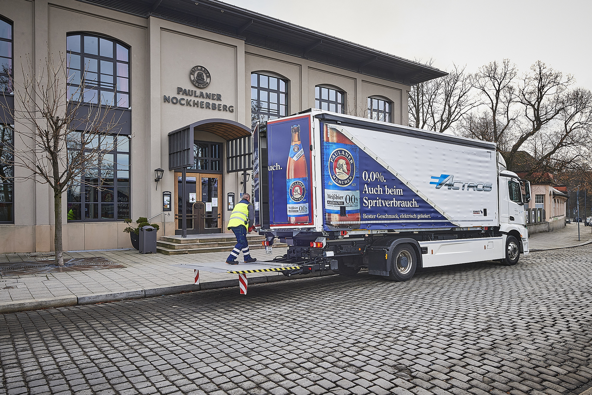 Finaler Kundeneinsatz im Rahmen der „Innovationsflotte“: Mercedes-Benz eActros fährt für Paulaner in München und Umgebung