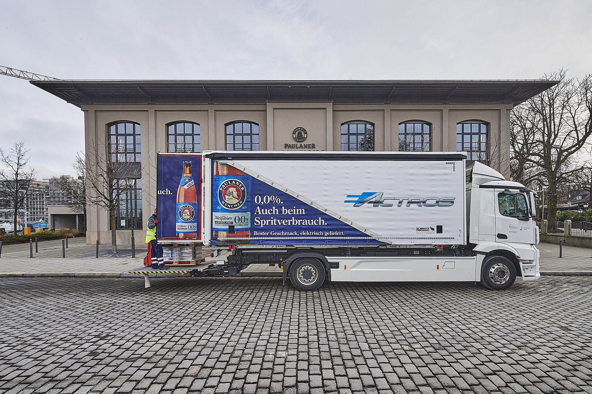 Finaler Kundeneinsatz im Rahmen der „Innovationsflotte“: Mercedes-Benz eActros fährt für Paulaner in München und Umgebung