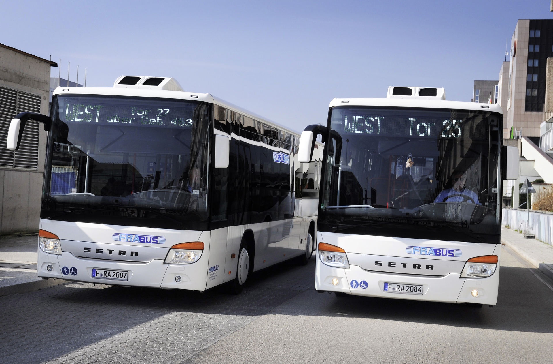 The Setra Low Entry buses are in use on the West line at Frankfurt Airport. Setra deployment at Frankfurt Airport