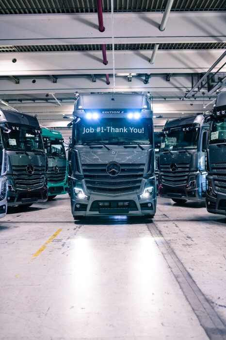 Mercedes-Benz Actros Edition 2 – Der Erste von 400 Highway Stars ist fertiggestellt