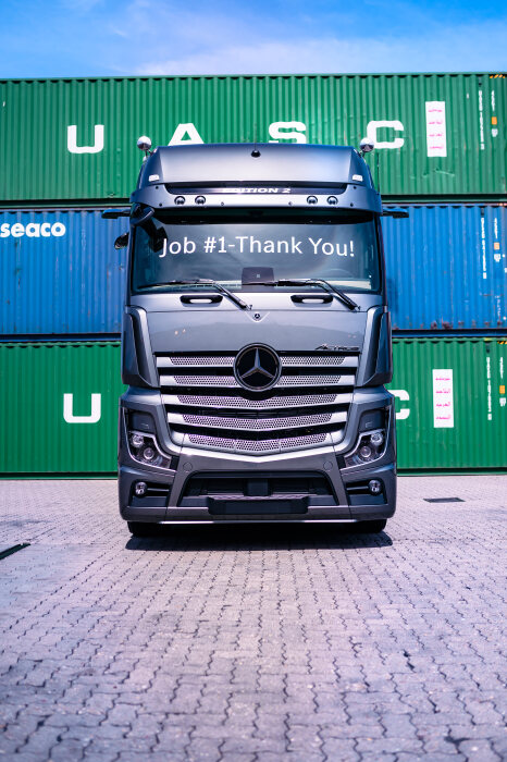 Mercedes-Benz Actros Edition 2 – Der Erste von 400 Highway Stars ist fertiggestellt