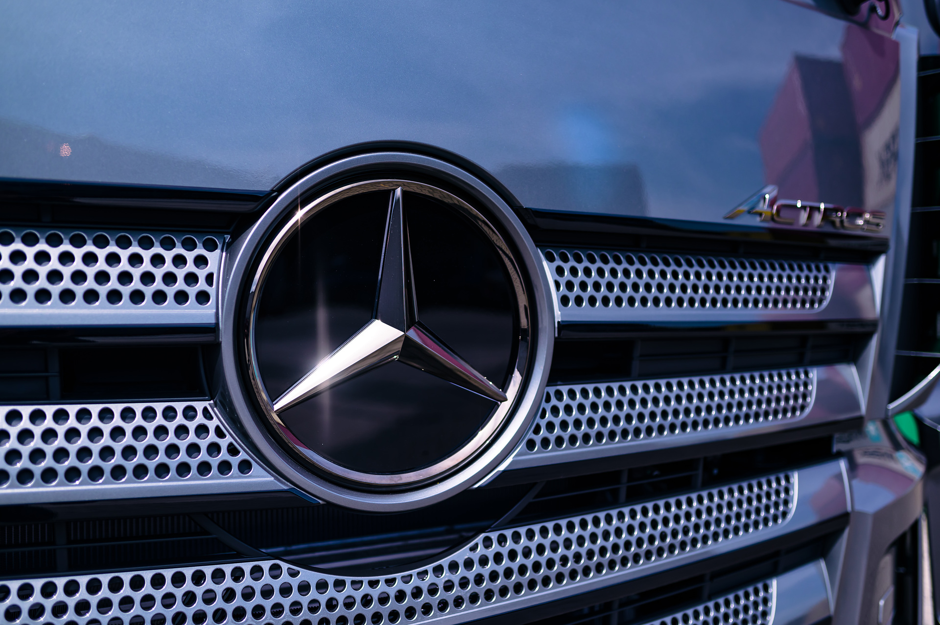 Job #1 Actros Edition 2 Mercedes-Benz Actros Edition 2 – The first of 400 Highway Stars is completed