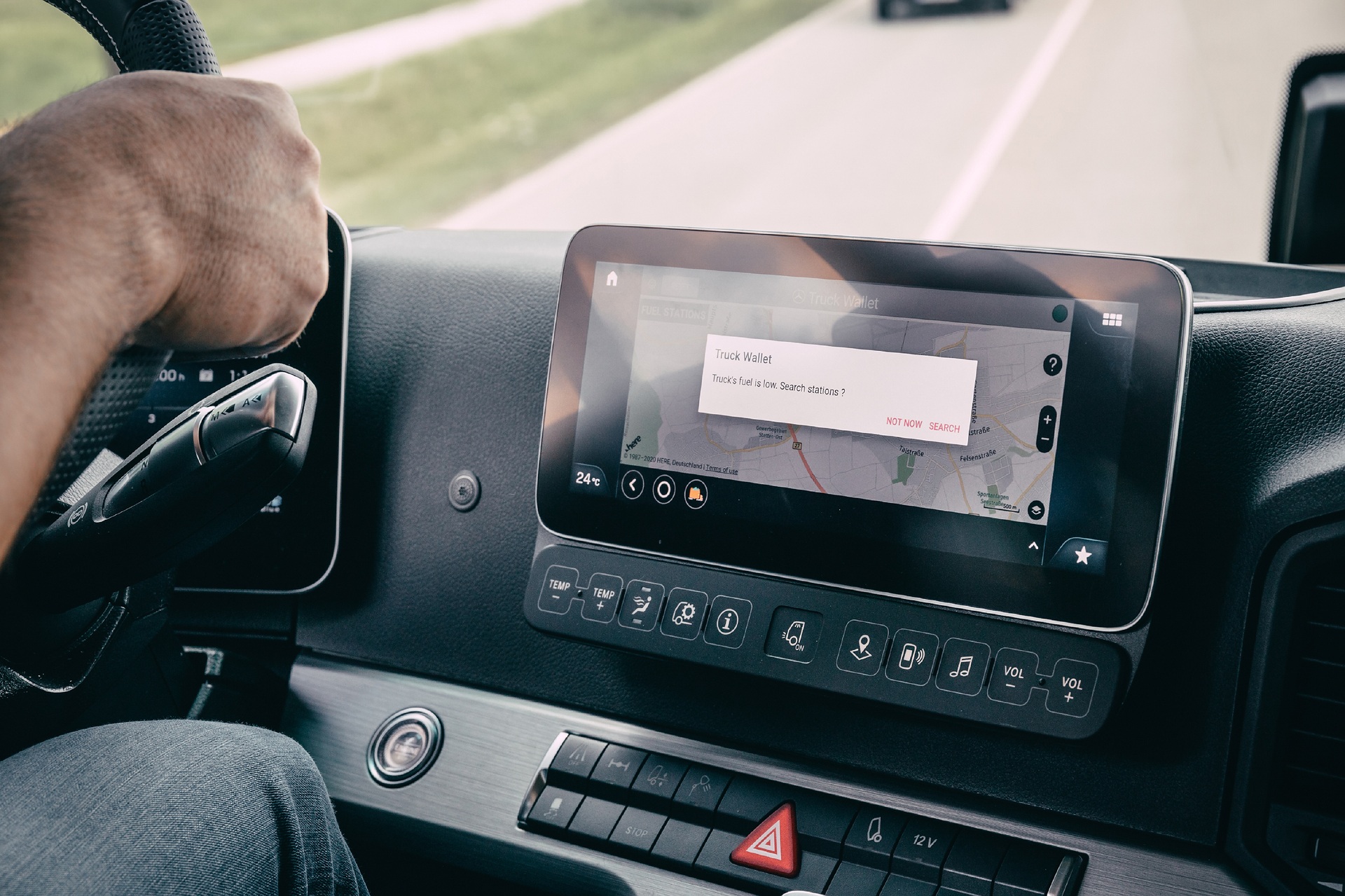 Mercedes-Benz trucks pay automatically for fueling at Shell stations: Mercedes-Benz Trucks and Shell successfully trial digital fuel Mercedes-Benz trucks pay automatically for fueling at Shell stations: Mercedes-Benz Trucks and Shell successfully trial digital fuel payments