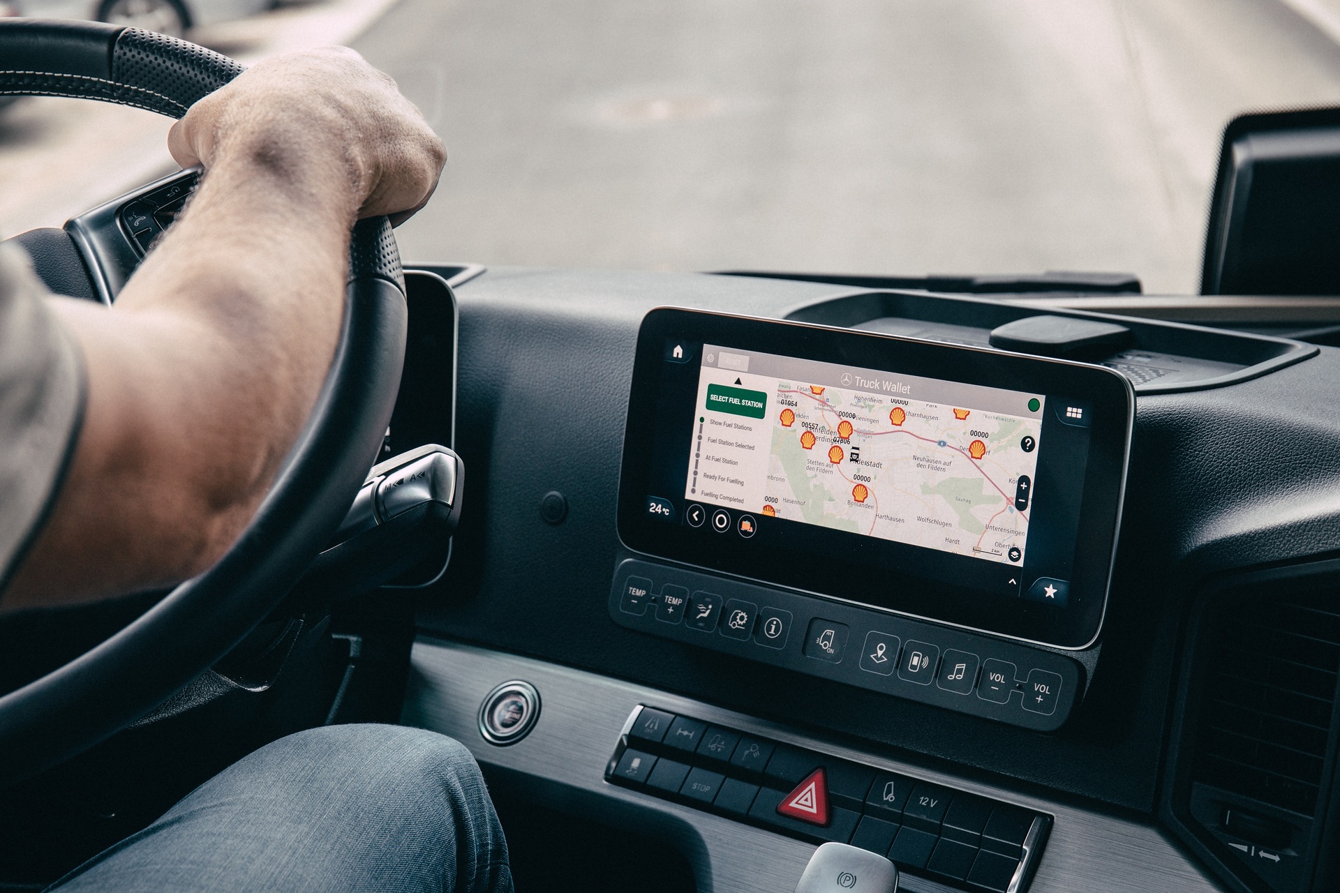 Mercedes-Benz trucks pay automatically for fueling at Shell stations: Mercedes-Benz Trucks and Shell successfully trial digital fuel Mercedes-Benz trucks pay automatically for fueling at Shell stations: Mercedes-Benz Trucks and Shell successfully trial digital fuel payments