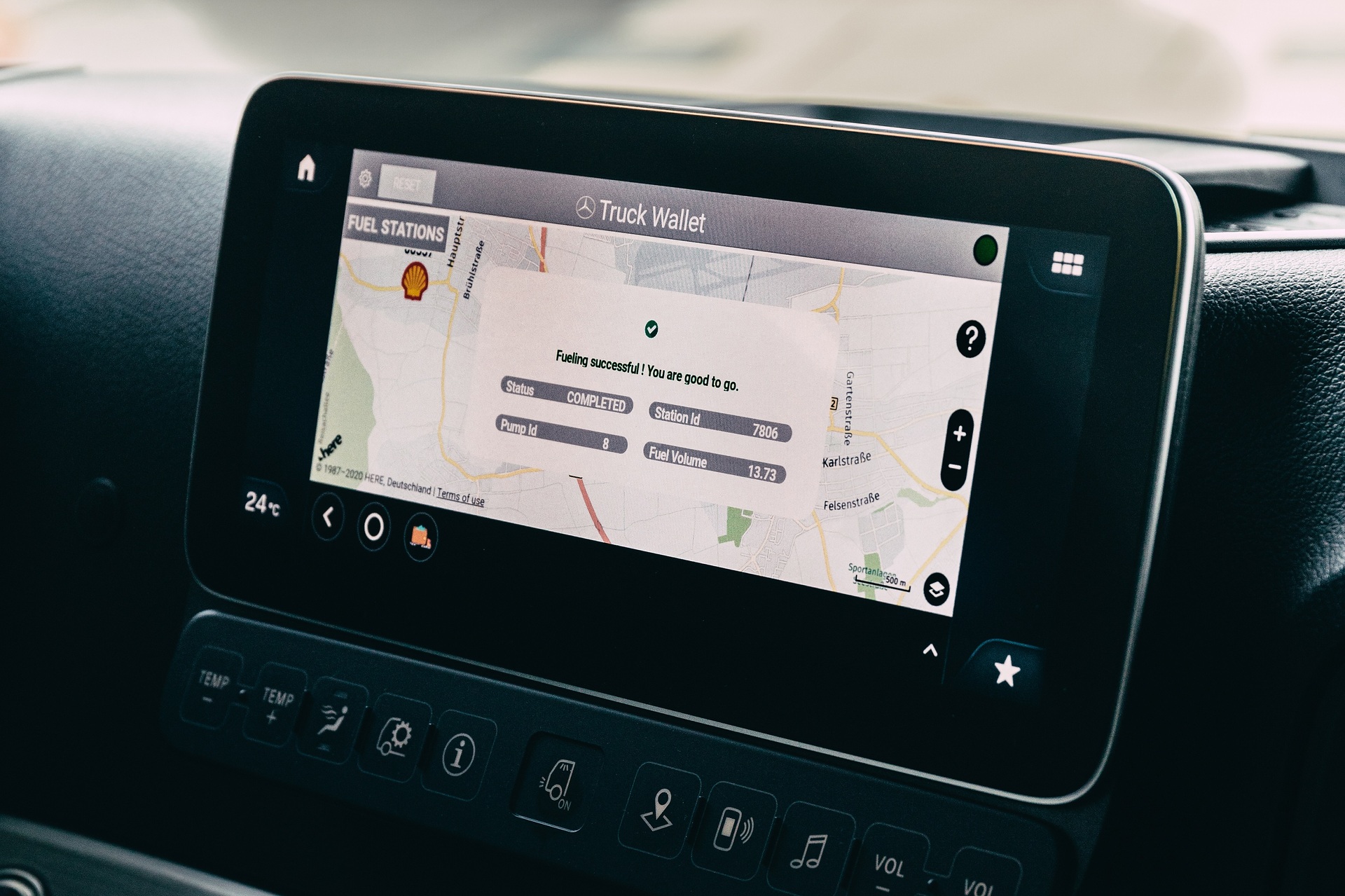 Mercedes-Benz trucks pay automatically for fueling at Shell stations: Mercedes-Benz Trucks and Shell successfully trial digital fuel Mercedes-Benz trucks pay automatically for fueling at Shell stations: Mercedes-Benz Trucks and Shell successfully trial digital fuel payments