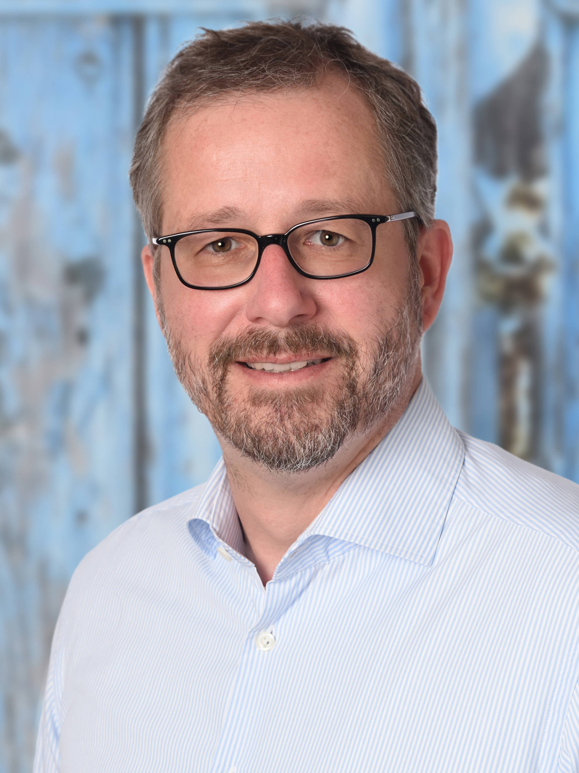 Dr. Helge Königs, Head of the Truck-ID & Truck Wallet Project at Daimler Trucks Mercedes-Benz trucks pay automatically for fueling at Shell stations: Mercedes-Benz Trucks and Shell successfully trial digital fuel payments