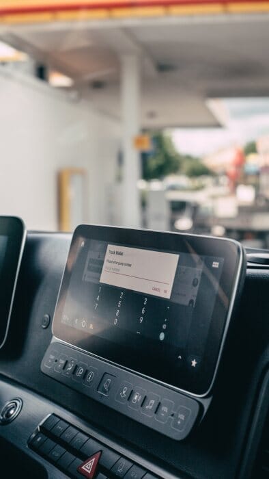 Mercedes-Benz trucks pay automatically for fueling at Shell stations: Mercedes-Benz Trucks and Shell successfully trial digital fuel payments