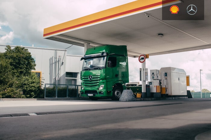 Mercedes-Benz Trucks und Shell forcieren digitale Bezahlvorgänge für Kraftstoff – erfolgreiche Tests an Shell-Tankstellen mit automatisch zahlenden Lkw