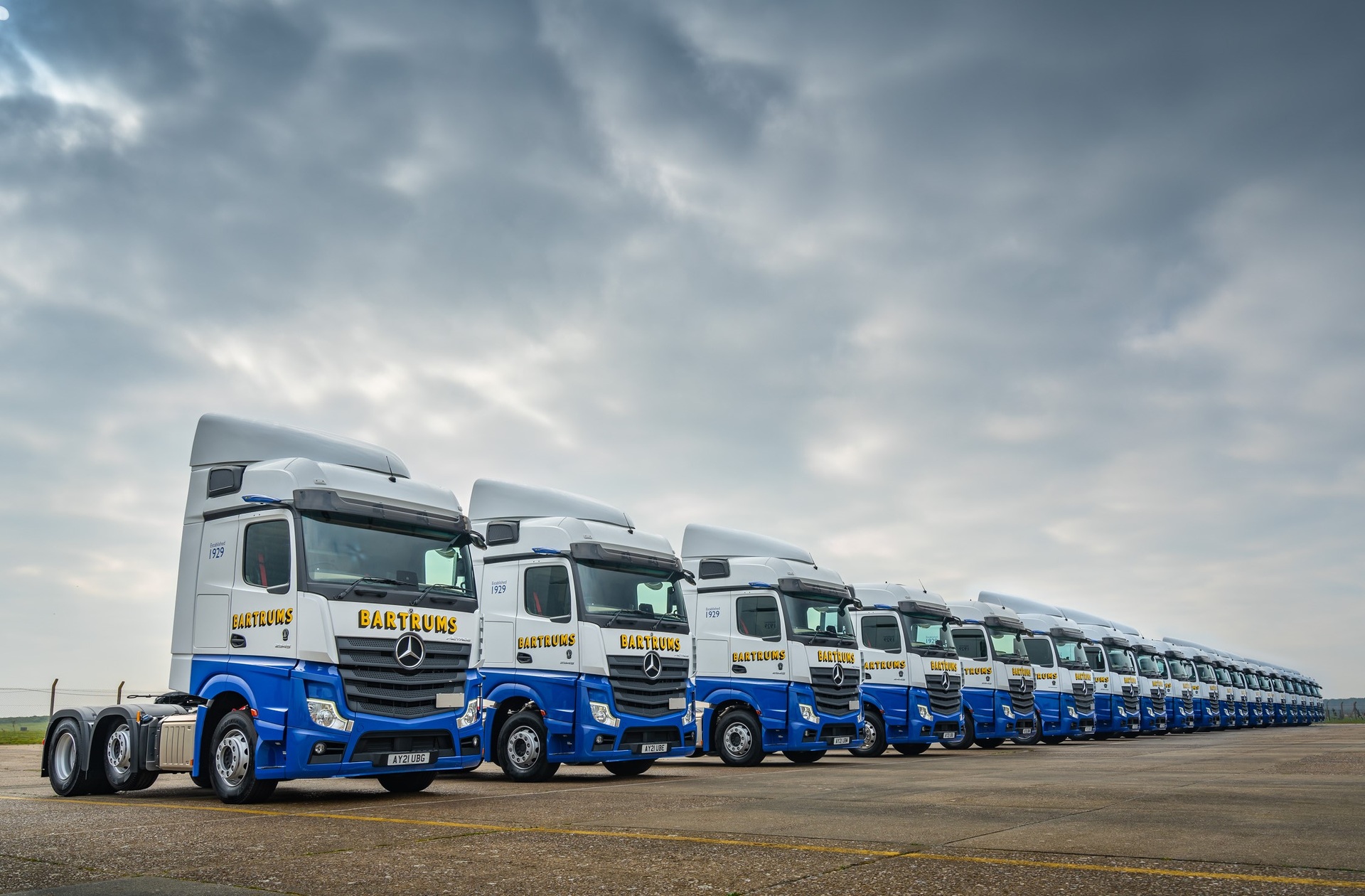 31 neue Mercedes-Benz Actros für englisches Transportunternehmen 31 neue Mercedes-Benz Actros für englisches Transportunternehmen