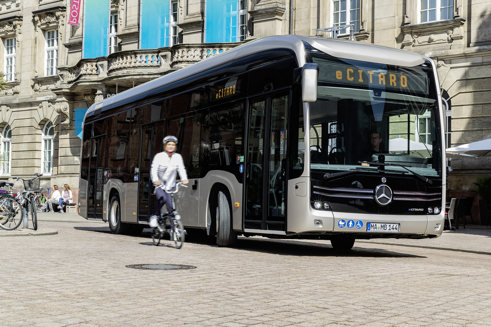 Basler Verkehrs-Betriebe stellen Omnibusse auf Elektromobilität um –  Mercedes-Benz gewinnt Auftrag über 54 eCitaro und eCitaro G