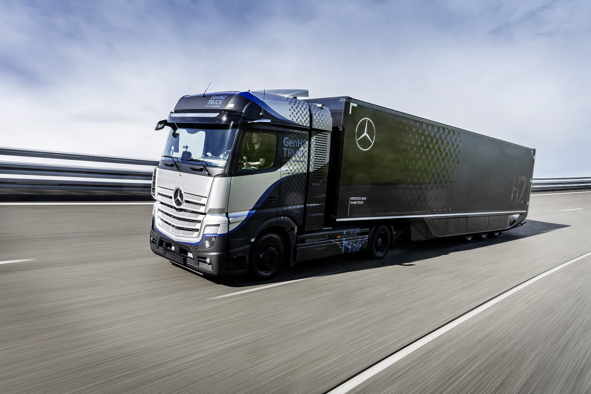 Daimler Trucks startet intensive Tests seines Brennstoffzellen-Lkw