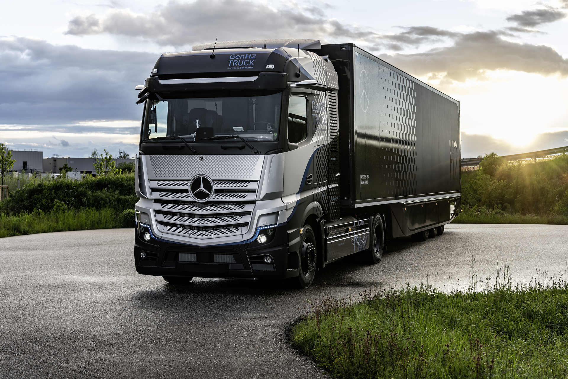 Daimler Trucks begins rigorous testing of its fuel-cell truck