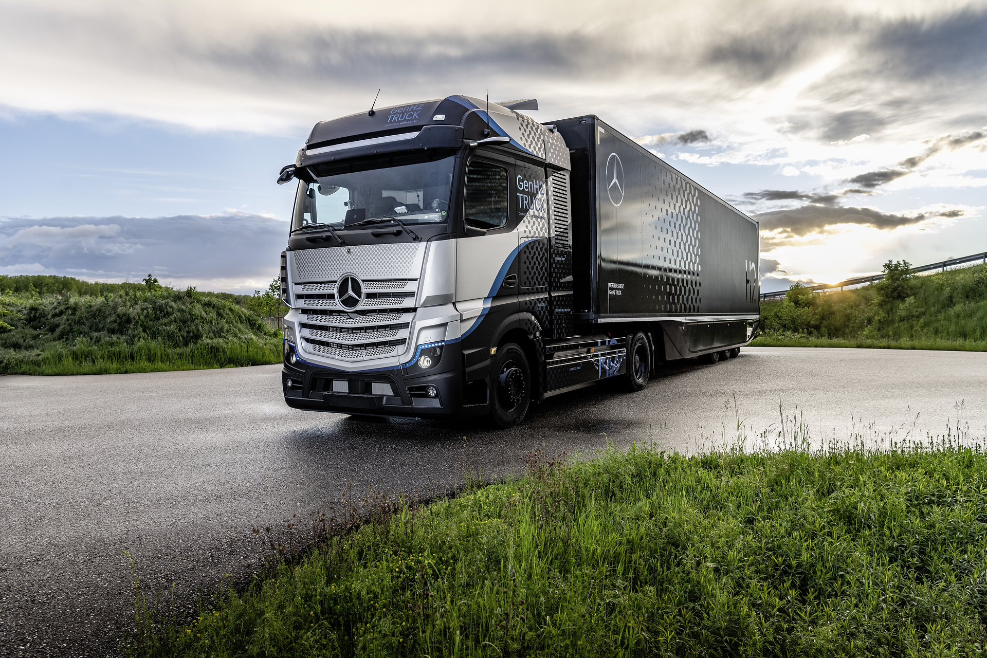 Daimler Trucks begins rigorous testing of its fuel-cell truck