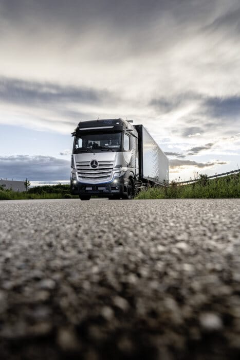 Daimler Trucks begins rigorous testing of its fuel-cell truck