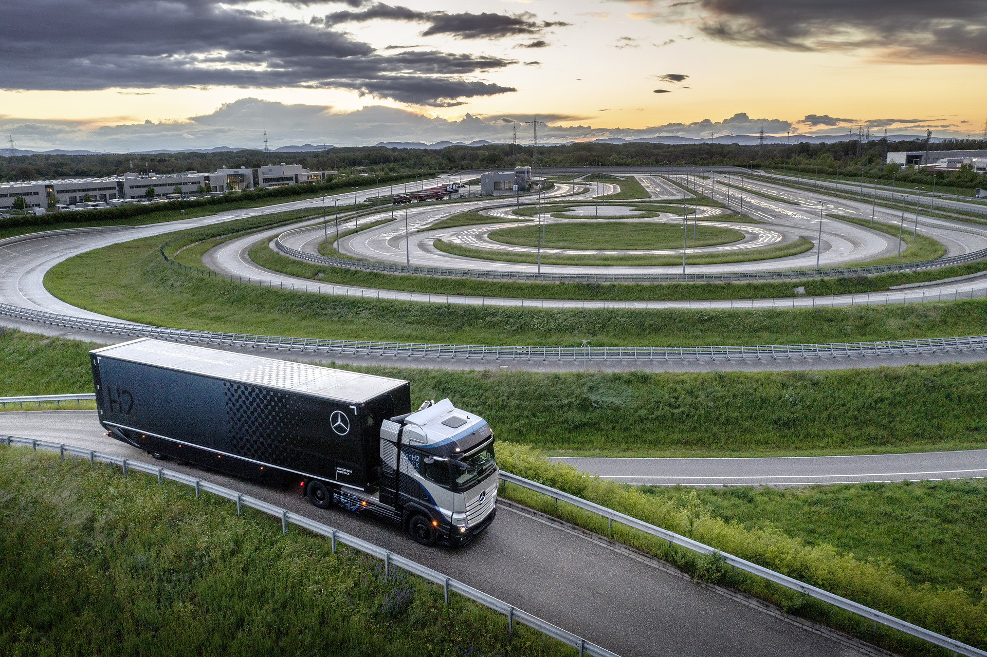 next level Mercedes-Benz GenH2 Truck Daimler Trucks startet intensive Tests seines Brennstoffzellen-Lkw