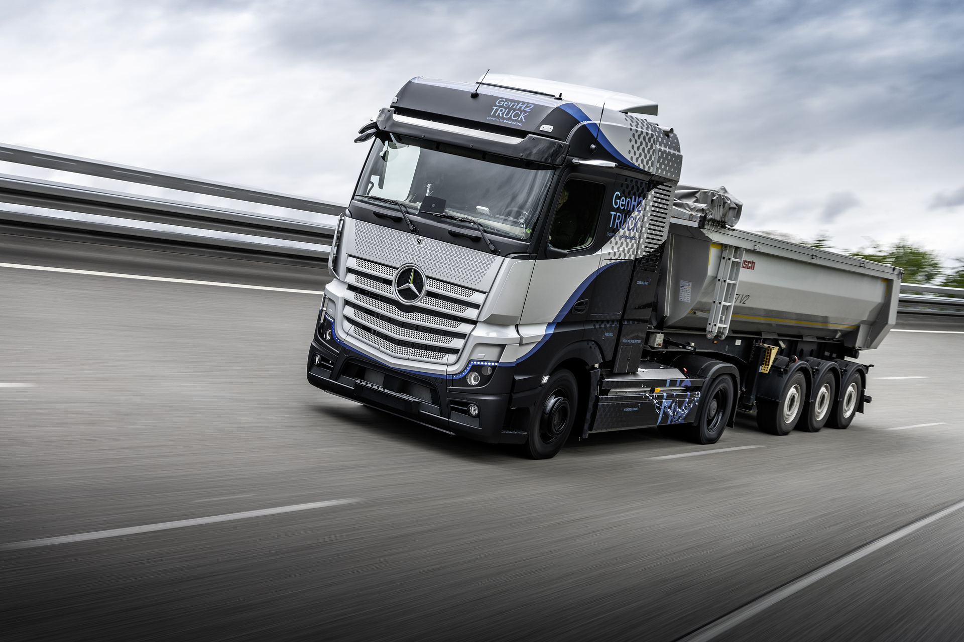 Daimler Trucks begins rigorous testing of its fuel-cell truck