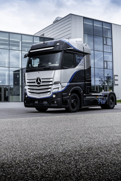 Daimler Trucks begins rigorous testing of its fuel-cell truck