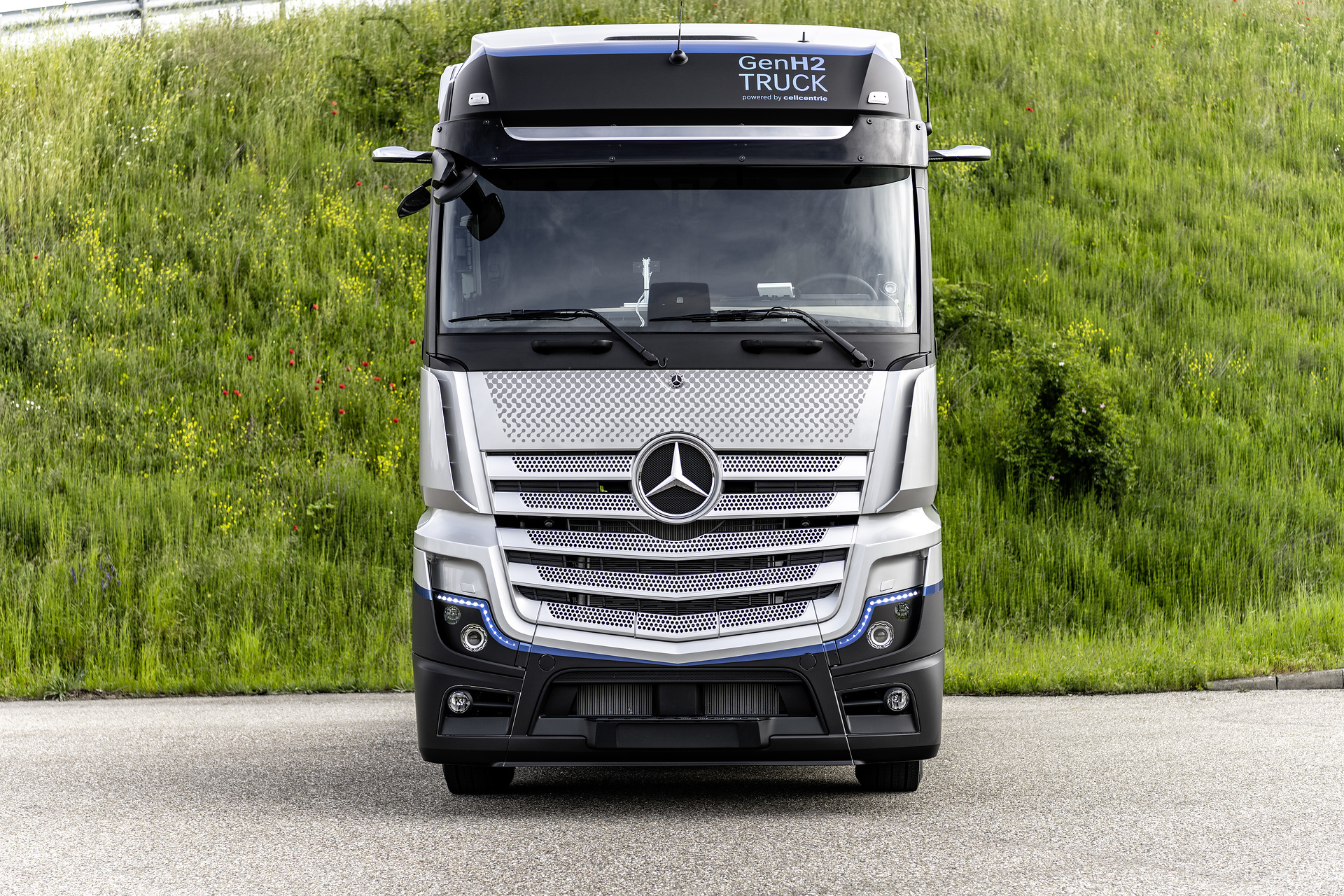 Daimler Trucks startet intensive Tests seines Brennstoffzellen-Lkw