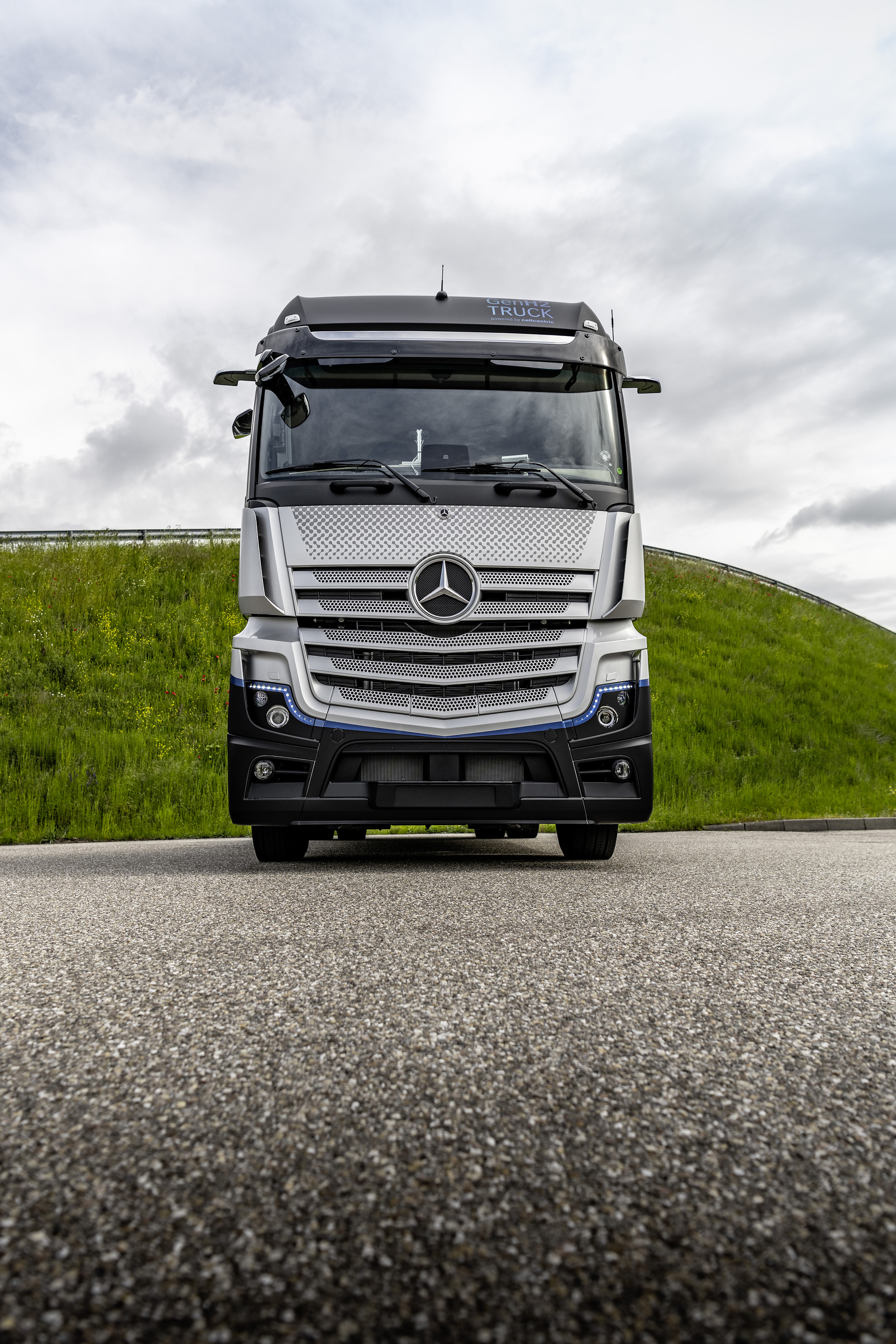 Daimler Trucks startet intensive Tests seines Brennstoffzellen-Lkw