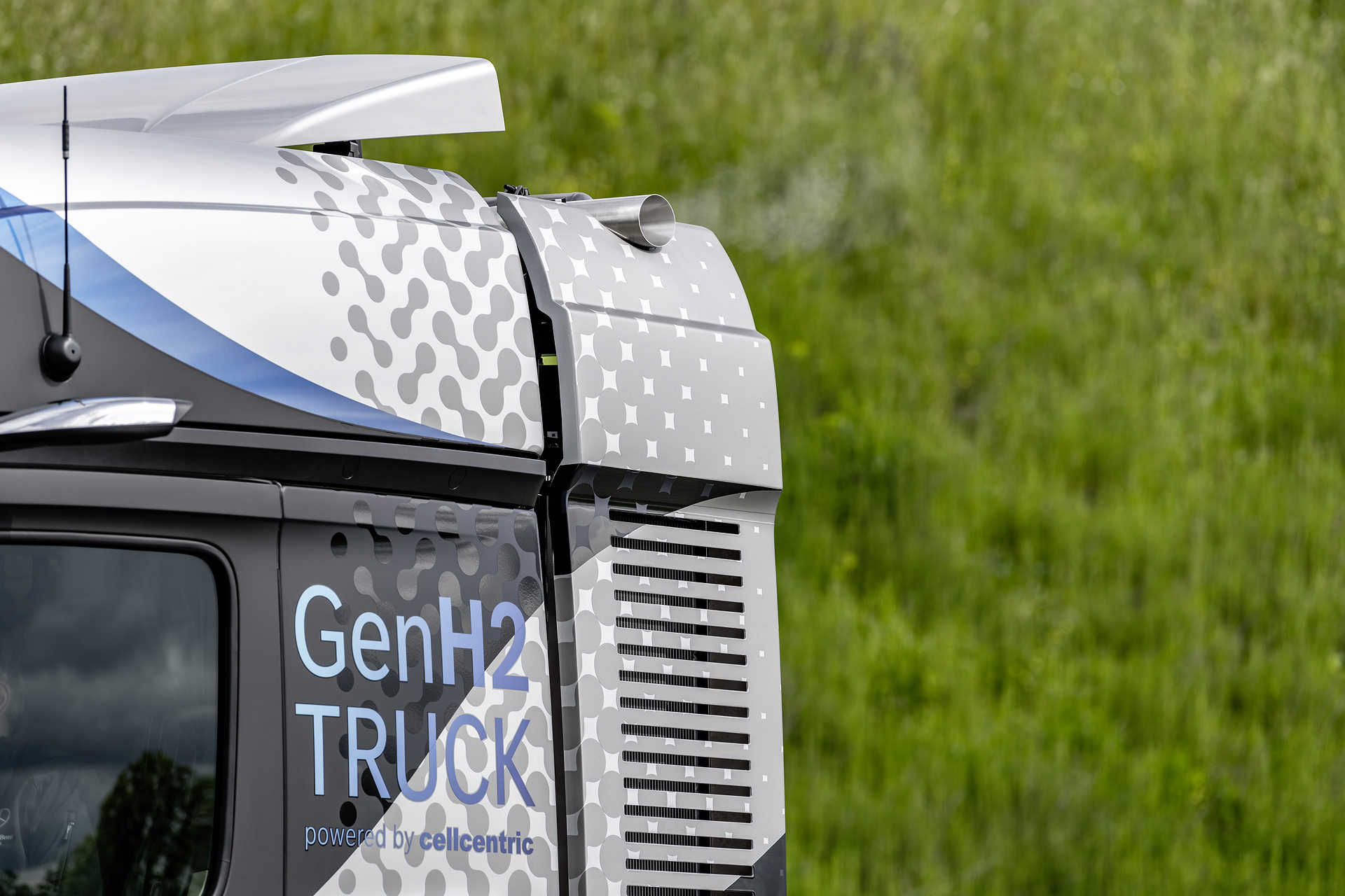 Daimler Trucks begins rigorous testing of its fuel-cell truck