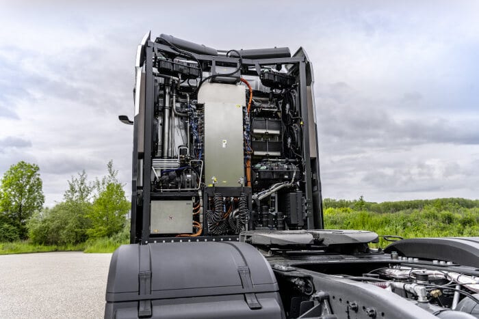 Daimler Trucks begins rigorous testing of its fuel-cell truck