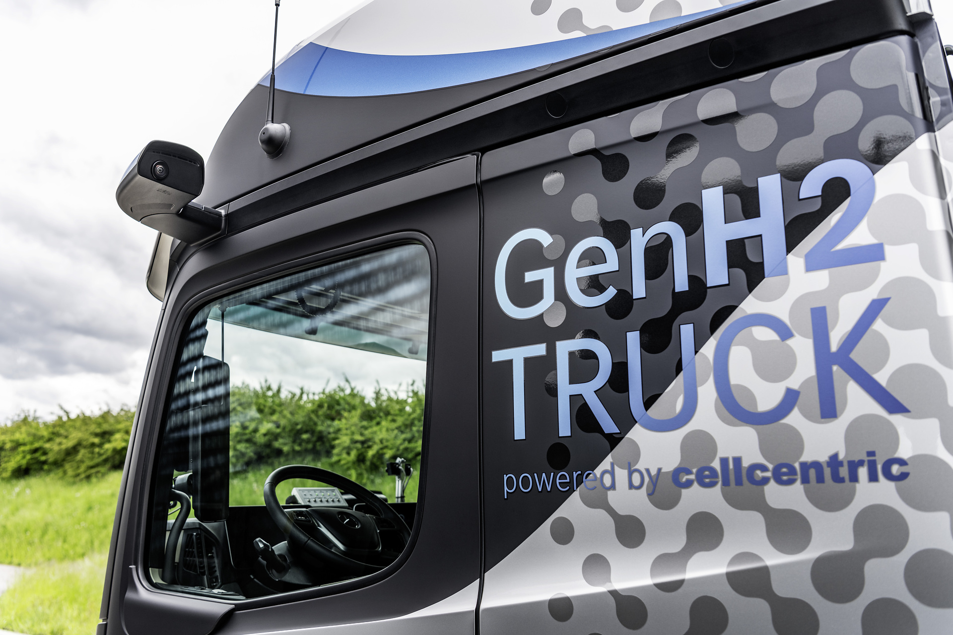 Daimler Trucks begins rigorous testing of its fuel-cell truck