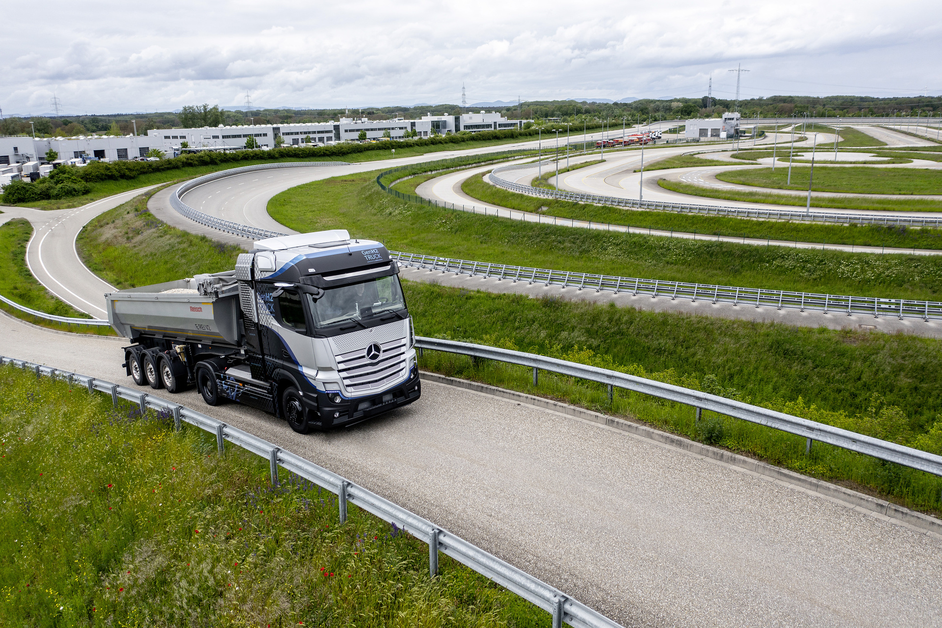 Daimler Trucks startet intensive Tests seines Brennstoffzellen-Lkw